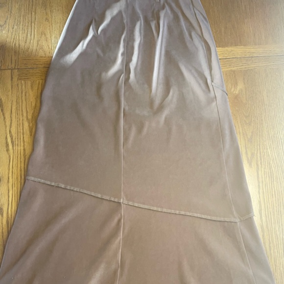 Wildlife New York Long Elegant Tan Skirt Womens Size 10 - Picture 4 of 5